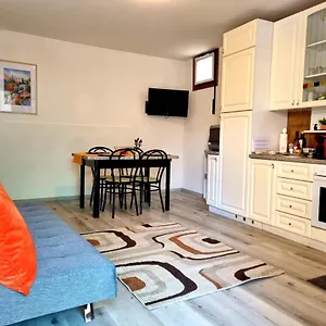 https://casa-laura-sartori.hotelinveneto.com